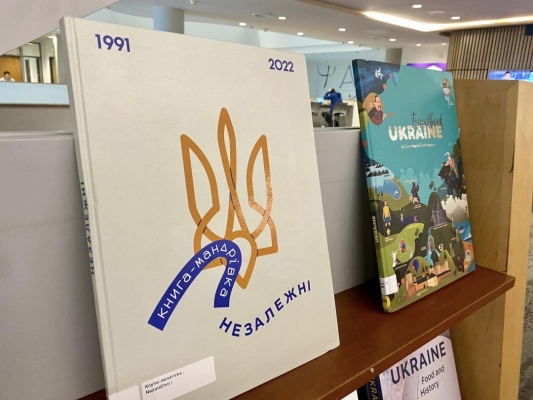 У Канаді з’явилася третя Українська книжкова поличка