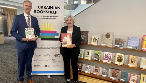 У Канаді з’явилася третя Українська книжкова поличка