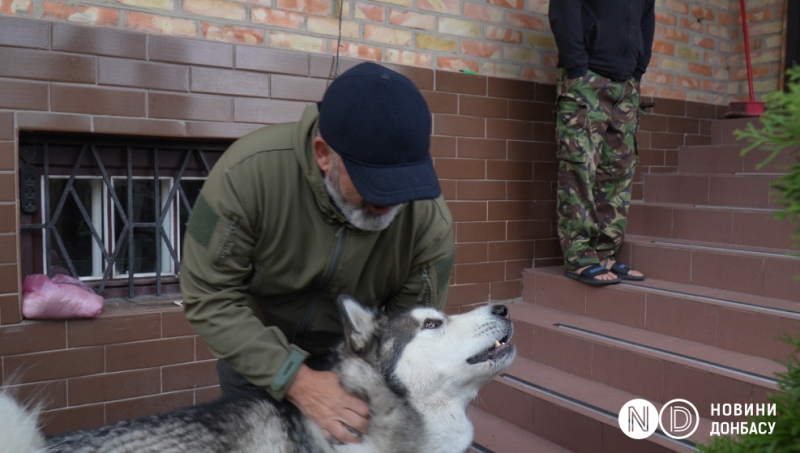 «Я тут як вдома. Тут немає різниці — грузин, українець, білорус, колумбієць». Як під Києвом працює реабілітаційний центр «Ланка»