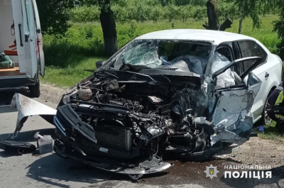 Смертельна аварія на Буковині: легковик врізався у вантажівку, загинув водій