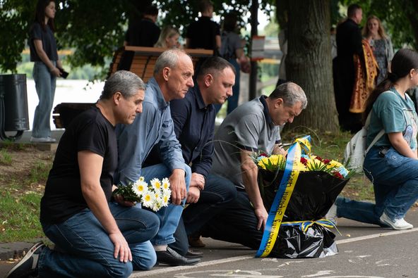 В Ужгороді сьогодні попрощалися із 37-річним військовослужбовцем Олегом Ващенком
